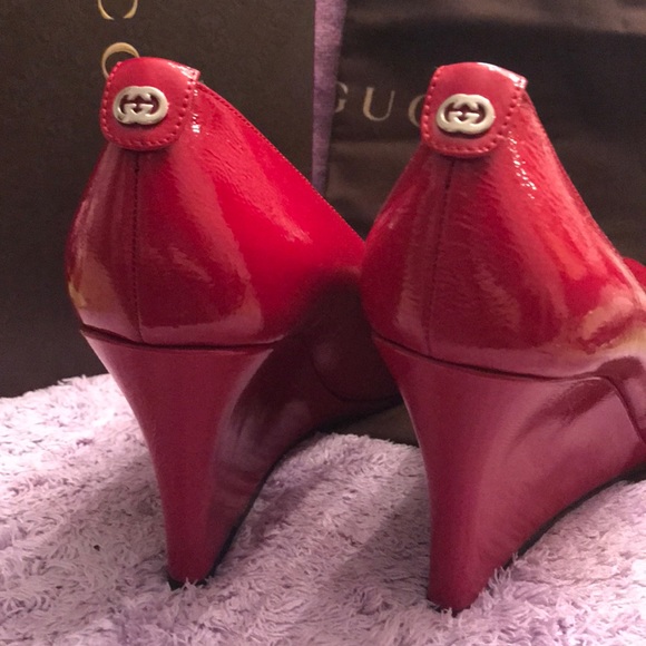 Gucci Authentic Carpet Red Wedge Heels 39 - Picture 5 of 8